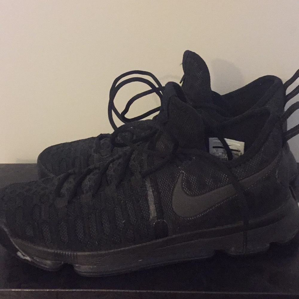 All black KD 9